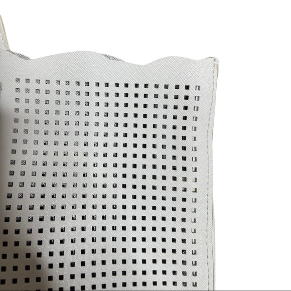 Large Vintage Neiman Marcus Vegan White Silver Scallop Top Shopper Tote - Picture 4 of 7